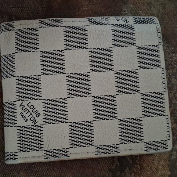 Louis Vuitton  Authentic Wallet - Picture 1 of 3
